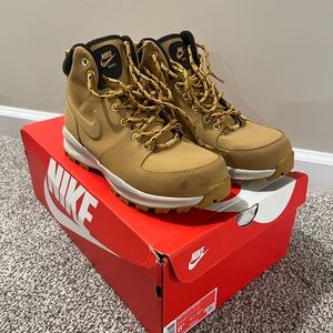 Nike Manoa Boots